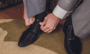 Mang giày tây nam bị đau chân do đâu? Cách khắc phục đơn giản