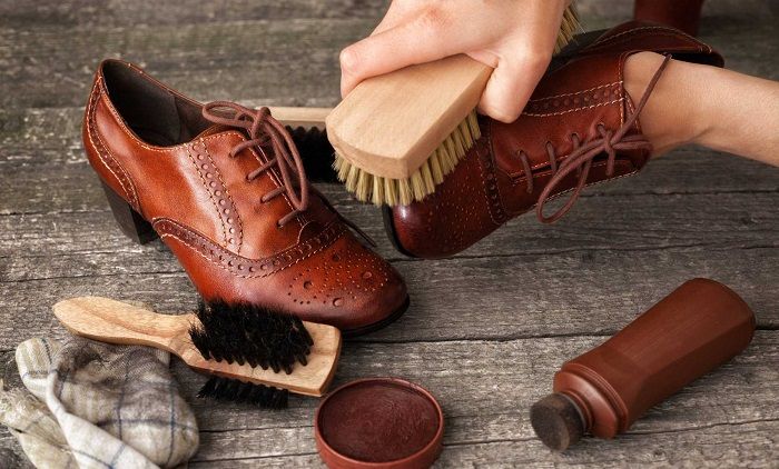 cách bảo quản giày da không bị tróc