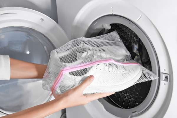cách giặt giày bằng máy giặt